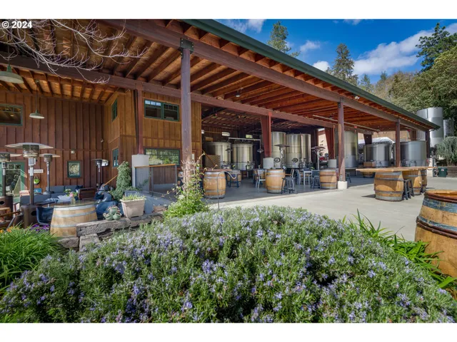 $2,985,000 | 818 Slagle Creek Road, Grants Pass, OR 97527