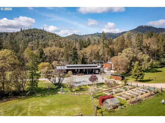 $2,985,000 | 818 Slagle Creek Road, Grants Pass, OR 97527