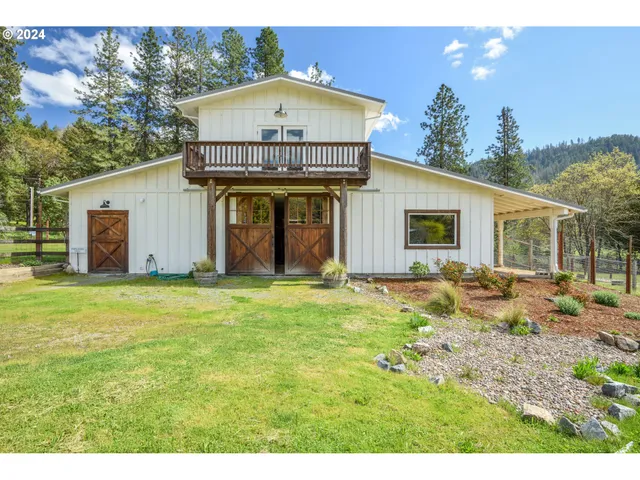 $2,985,000 | 818 Slagle Creek Road, Grants Pass, OR 97527