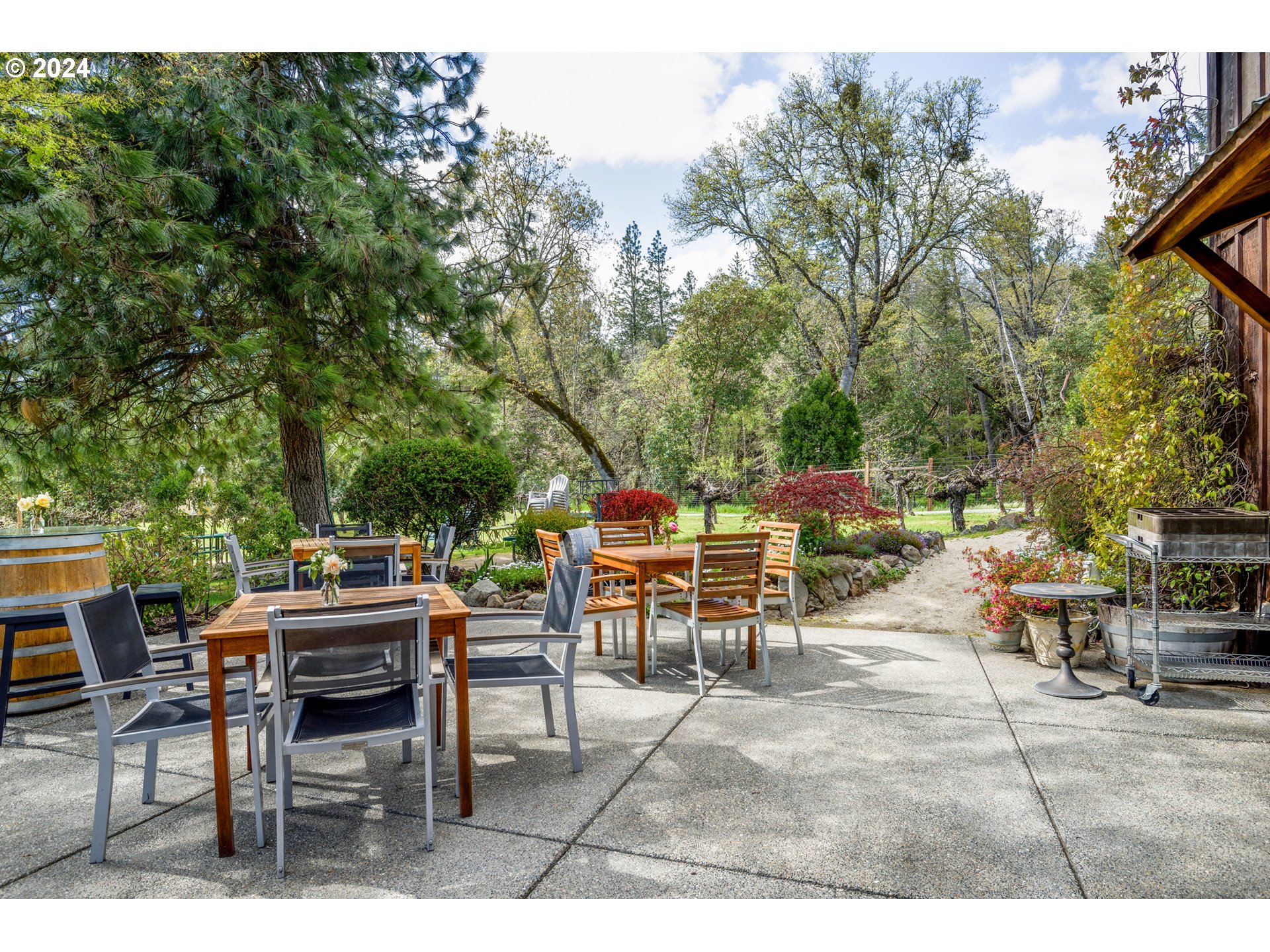 818 Slagle Creek Road Grants Pass, OR 97527 - Photo 22 of 47