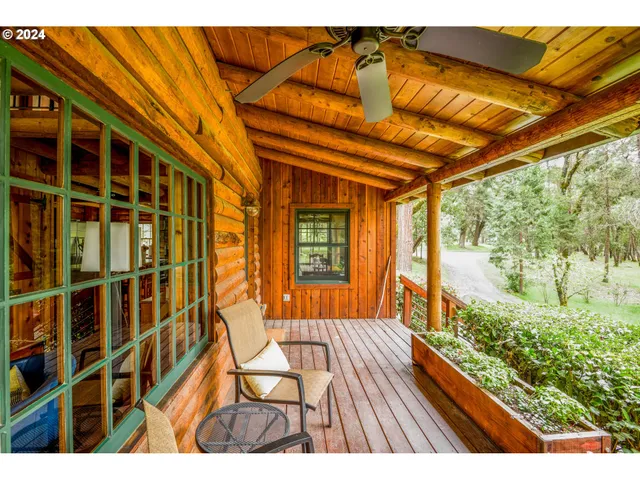 $2,985,000 | 818 Slagle Creek Road, Grants Pass, OR 97527
