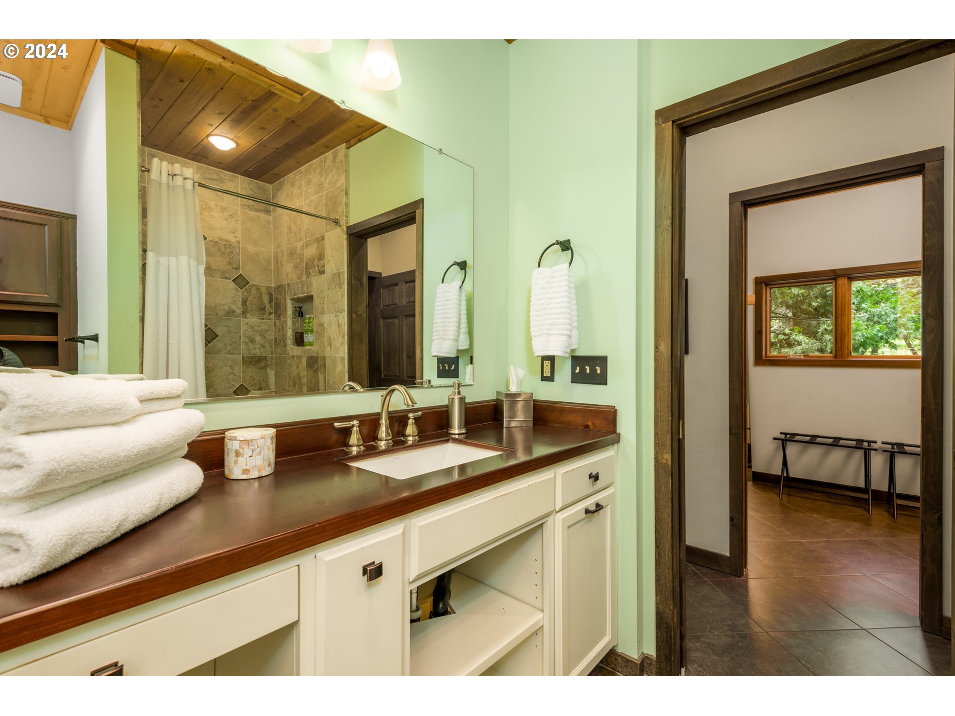 818 Slagle Creek Road Grants Pass, OR 97527 - Photo 34 of 47 Guest Quarters