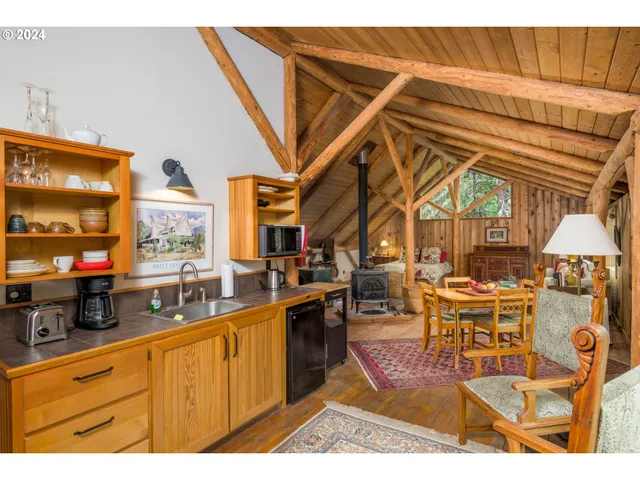 $2,985,000 | 818 Slagle Creek Road, Grants Pass, OR 97527