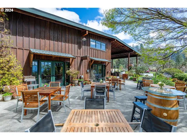 $2,985,000 | 818 Slagle Creek Road, Grants Pass, OR 97527