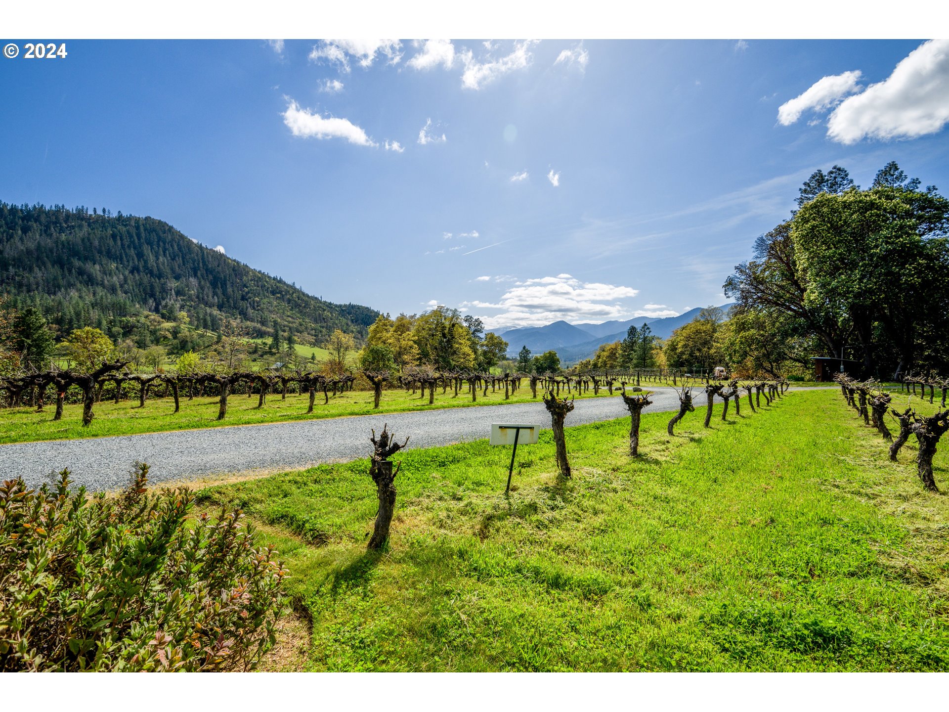 818 Slagle Creek Road Grants Pass, OR 97527 - Photo 43 of 47
