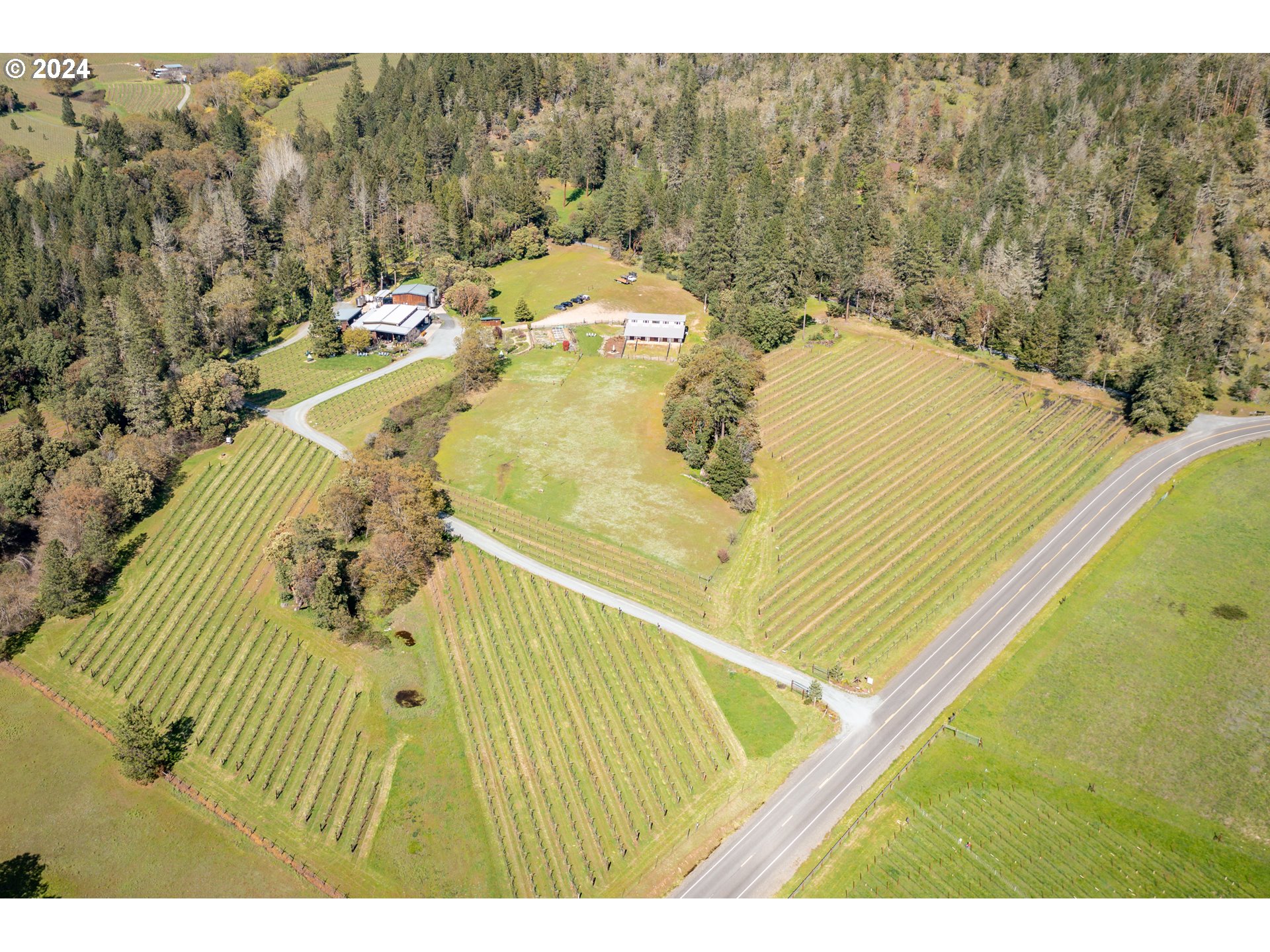 818 Slagle Creek Road Grants Pass, OR 97527 - Photo 46 of 47