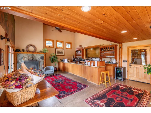 $2,985,000 | 818 Slagle Creek Road, Grants Pass, OR 97527