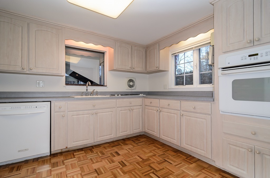 27 Ridgewood Road Westwood, MA 02090 - Photo 5 of 23