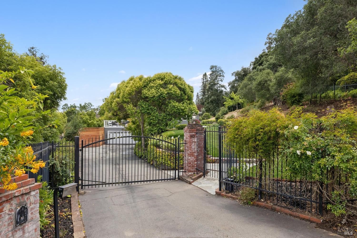80 Montecito Road San Rafael, CA 94901 - Photo 2 of 99