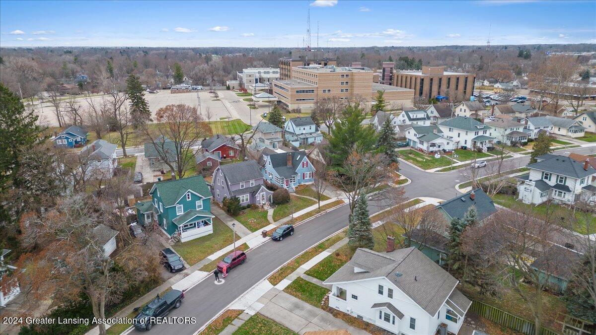 225 Strathmore Road Lansing, MI 48910 - Photo 38 of 45 30-Media Jett - 03
