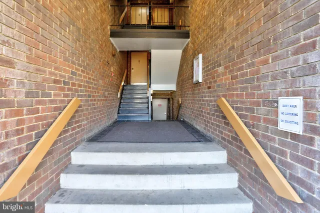 $180,000 | 8711 Hayshed Lane, Unit 14, Columbia, MD 21045