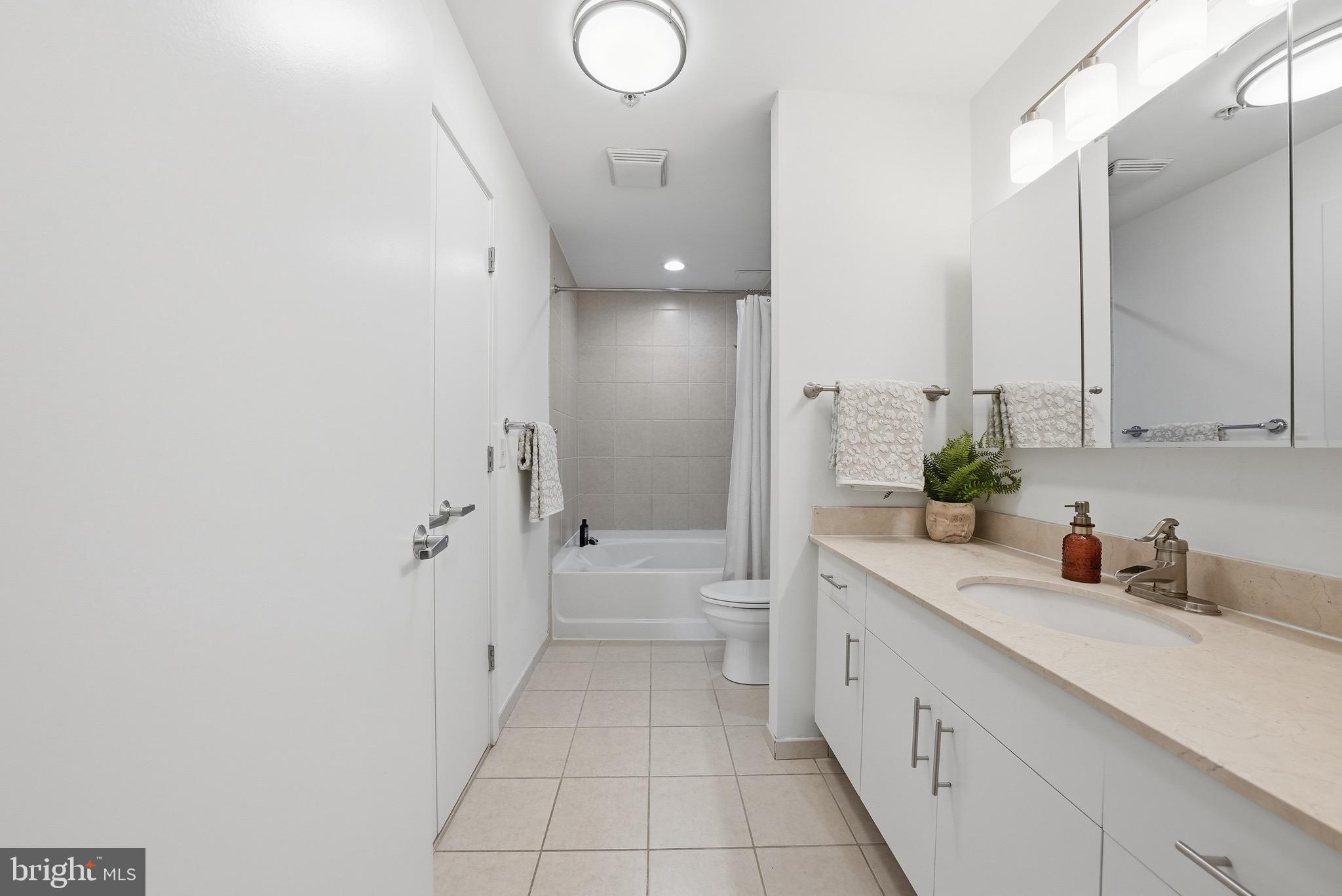 910 M Street Northwest, Unit 203 Washington, DC 20001 - Photo 18 of 24 Primary Bedroom En-Suite Bathroom