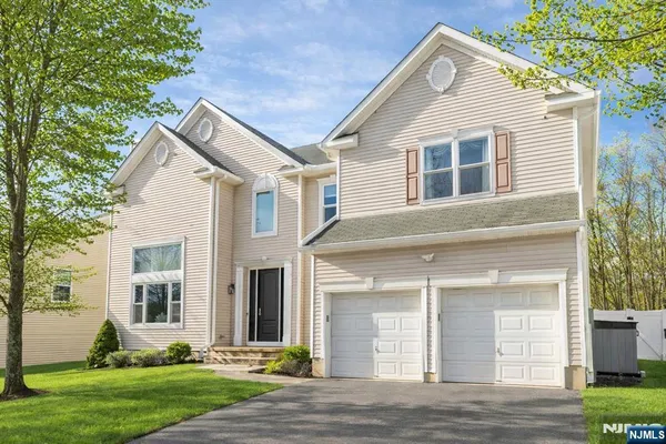 $779,000 | 11 Winding Ridge Road, Lake Hopatcong, NJ 07849