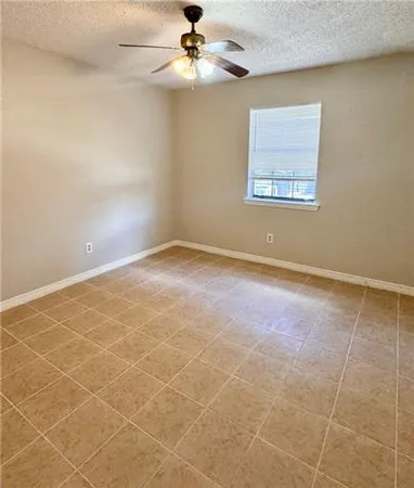$1,000 | 905 Linda Lane, Unit E, Laplace, LA 70068