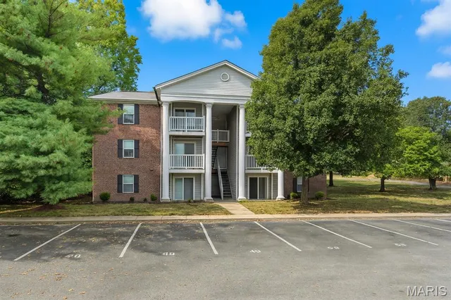 $155,000 | 1935 Marine Terrace Drive, Unit D, Maryland Heights, MO 63146