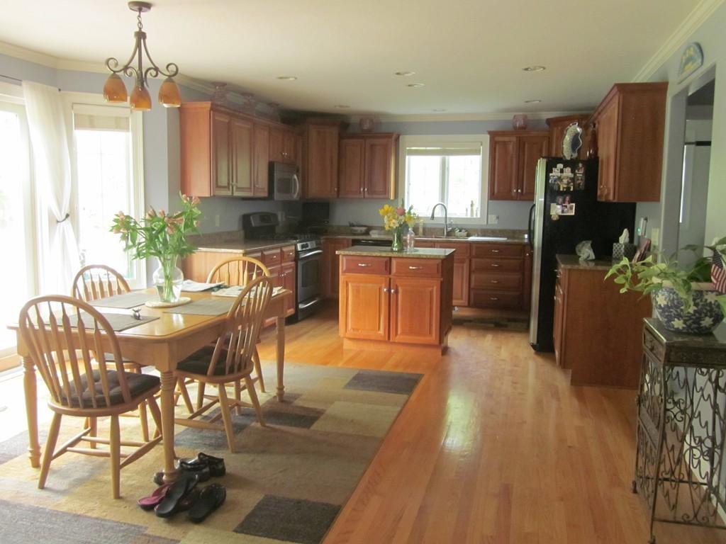 130 Cardinal Way Northampton, MA 01062 - Photo 9 of 29