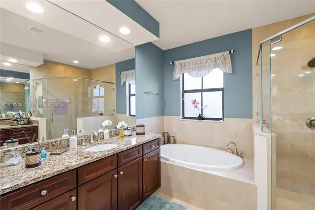 a view of a livingroom with an empty space