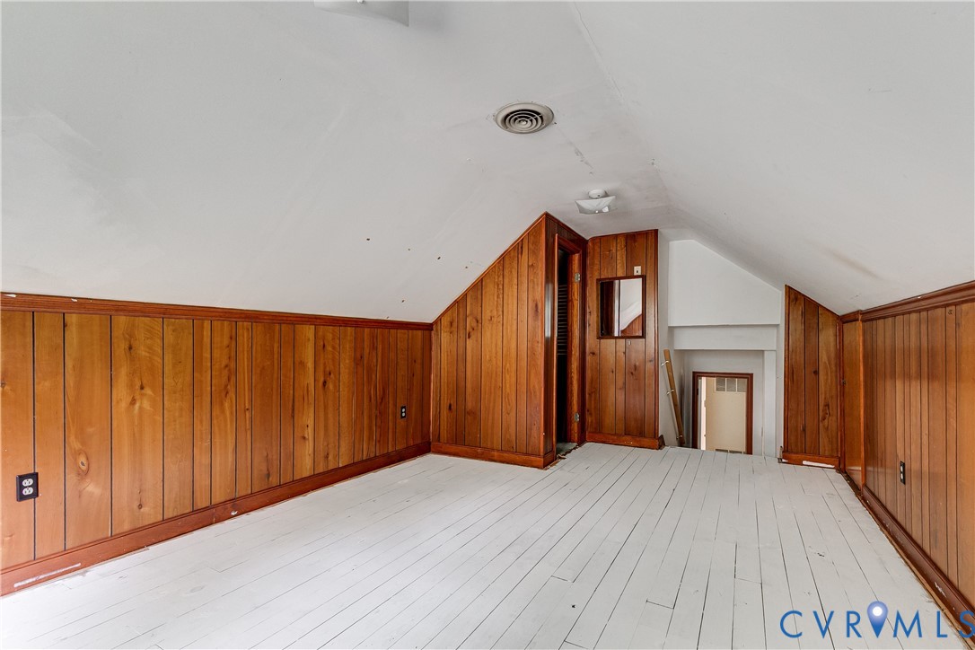 7402 Three Chopt Road Richmond, VA 23226 - Photo 19 of 25 4th Bedroom with painted floors and closet