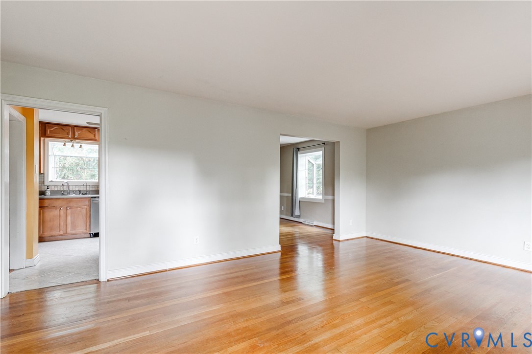 7402 Three Chopt Road Richmond, VA 23226 - Photo 3 of 25 Living Room