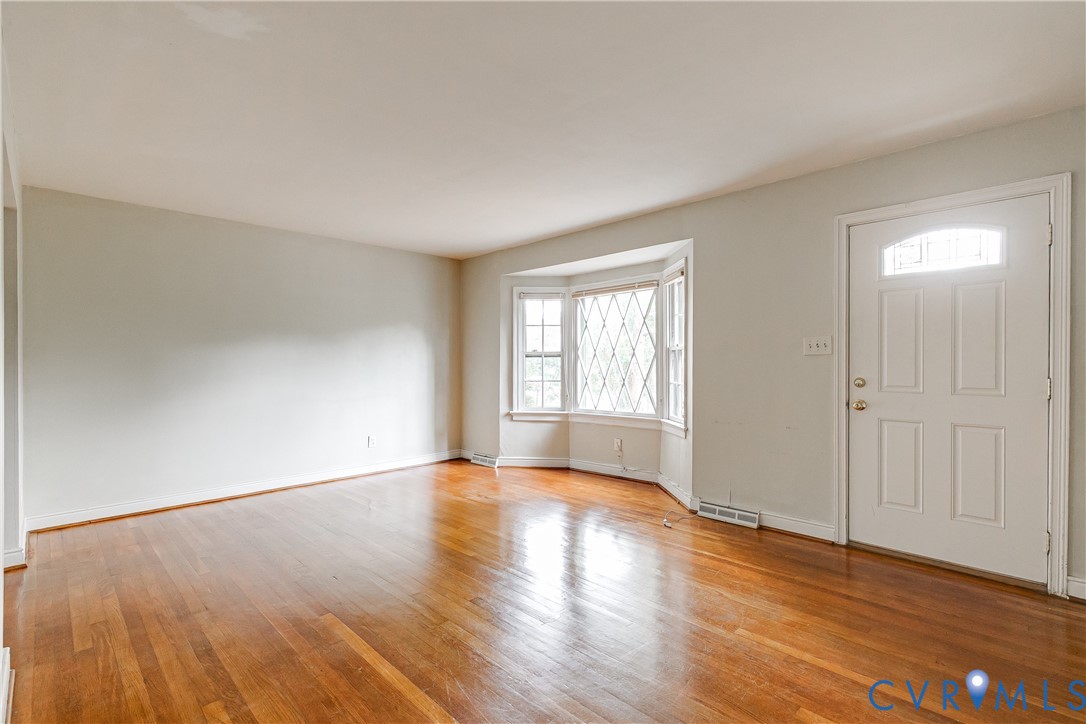7402 Three Chopt Road Richmond, VA 23226 - Photo 4 of 25 Living Room