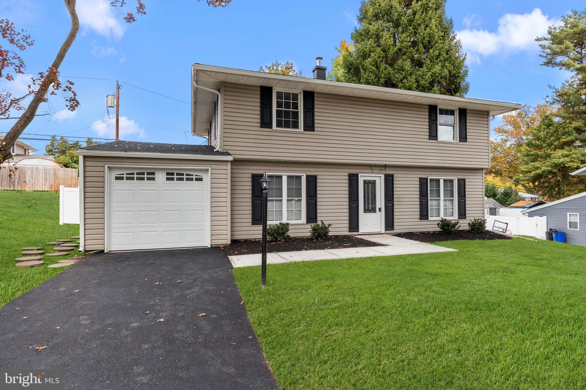 63 Turf Road Levittown, PA 19056 - Photo 4 of 35
