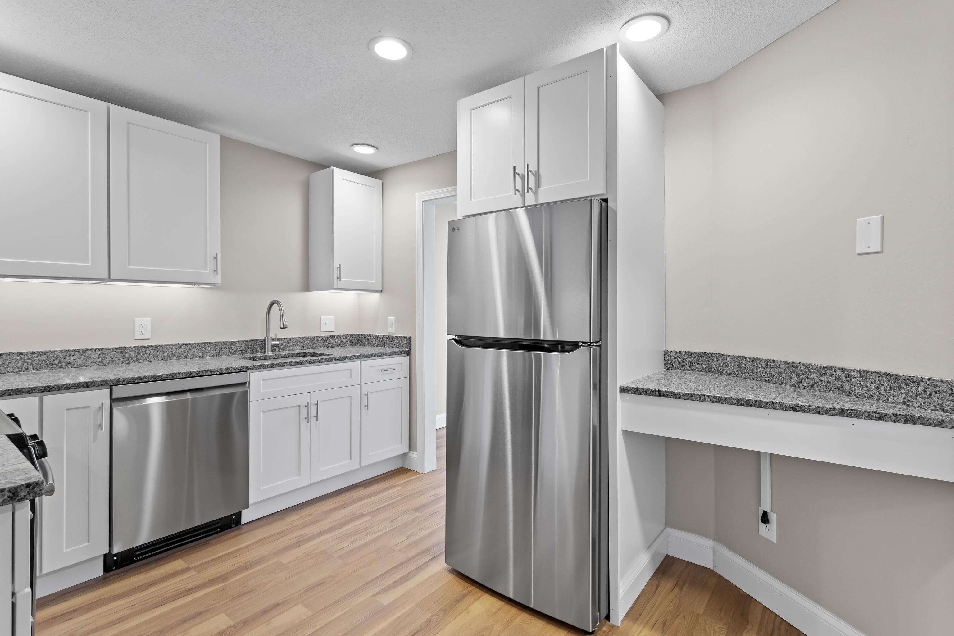 379 Huse Road, Unit 34 Manchester, NH 03103 - Photo 15 of 31 Gallery Image 15