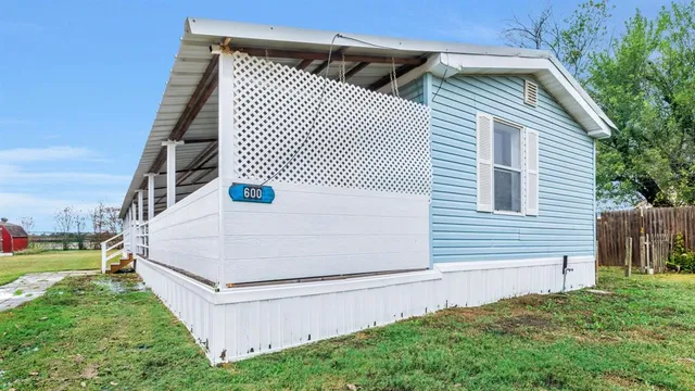 a view of a back yard of the house