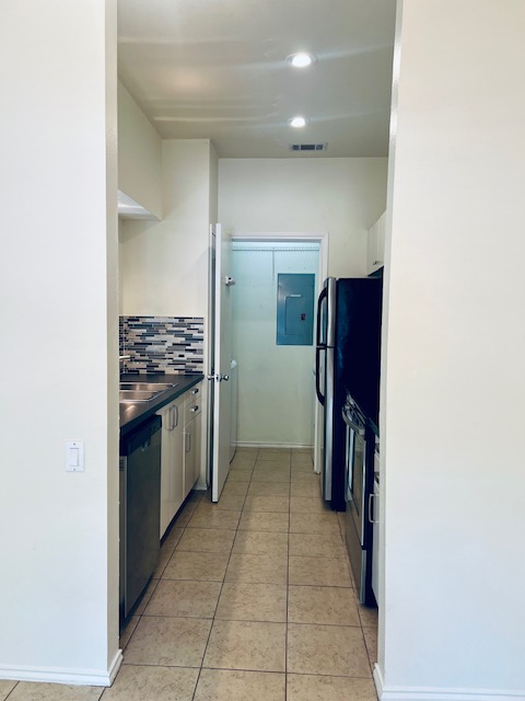 802 South 1st Street, Unit 117 Austin, TX 78704 - Photo 14 of 31 a view of kitchen with refrigerator and cabinets