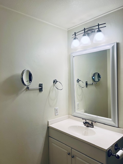 802 South 1st Street, Unit 117 Austin, TX 78704 - Photo 25 of 31 a bathroom with a sink and mirror