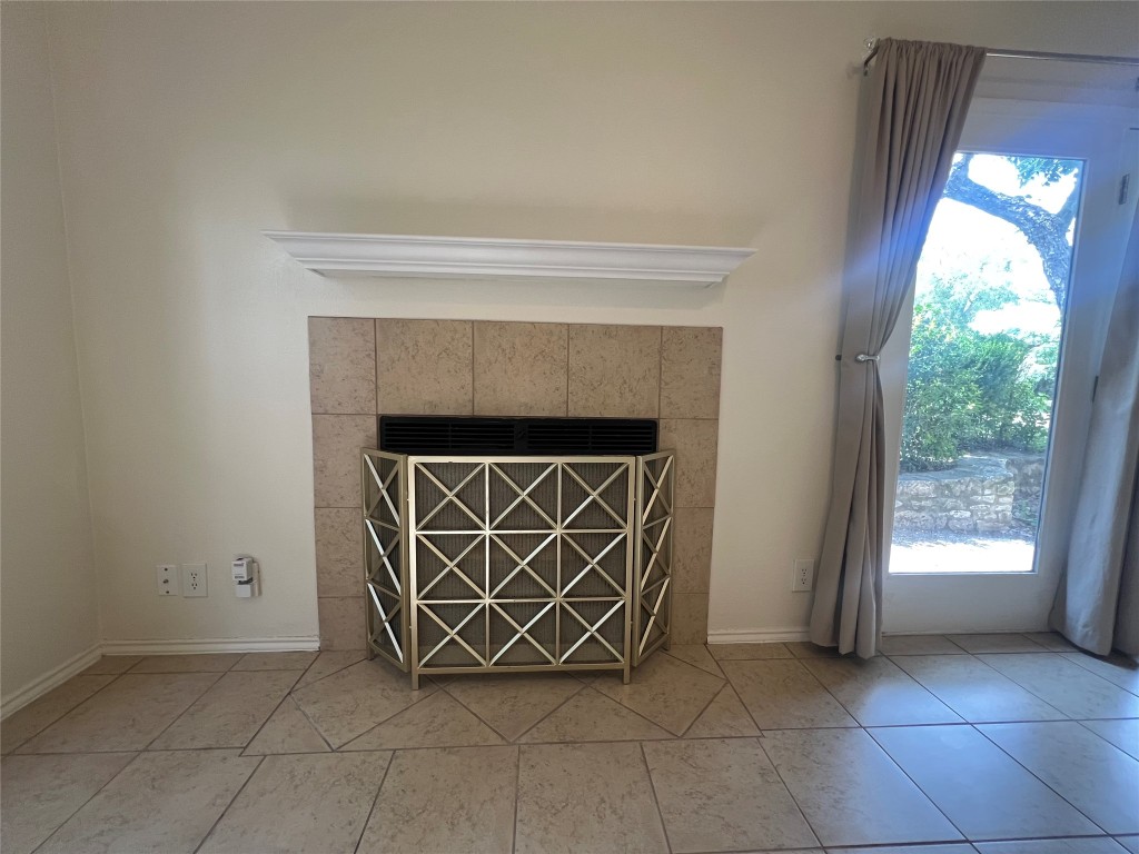 802 South 1st Street, Unit 117 Austin, TX 78704 - Photo 6 of 31 a close view of empty room with wooden floor and a fireplace