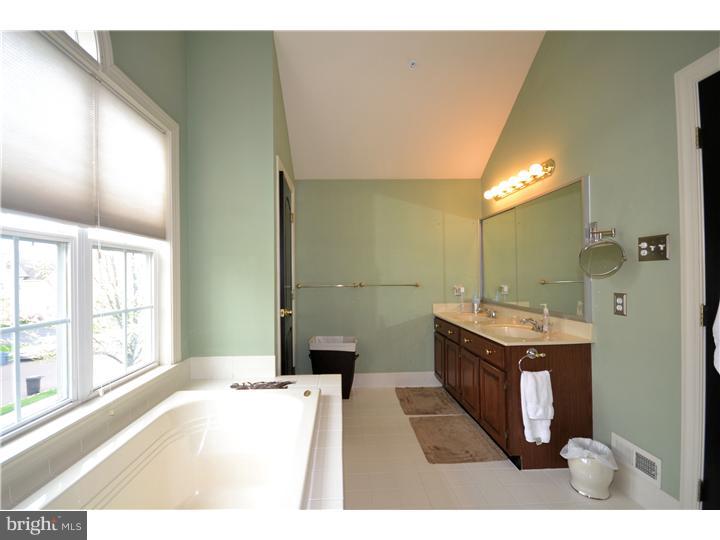 4642 Old Oak Road Doylestown, PA 18902 - Photo 14 of 25 Gallery Image 14