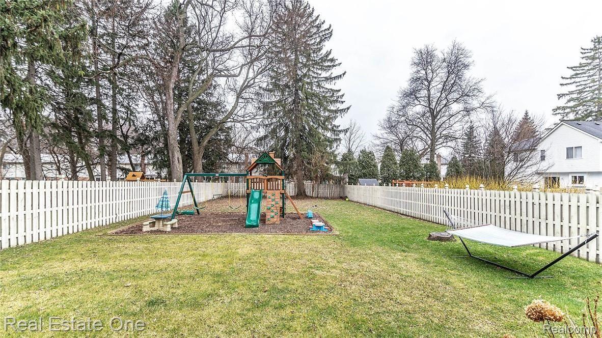 122 Woodside Road Royal Oak, MI 48073 - Photo 46 of 56 00__49.jpg
