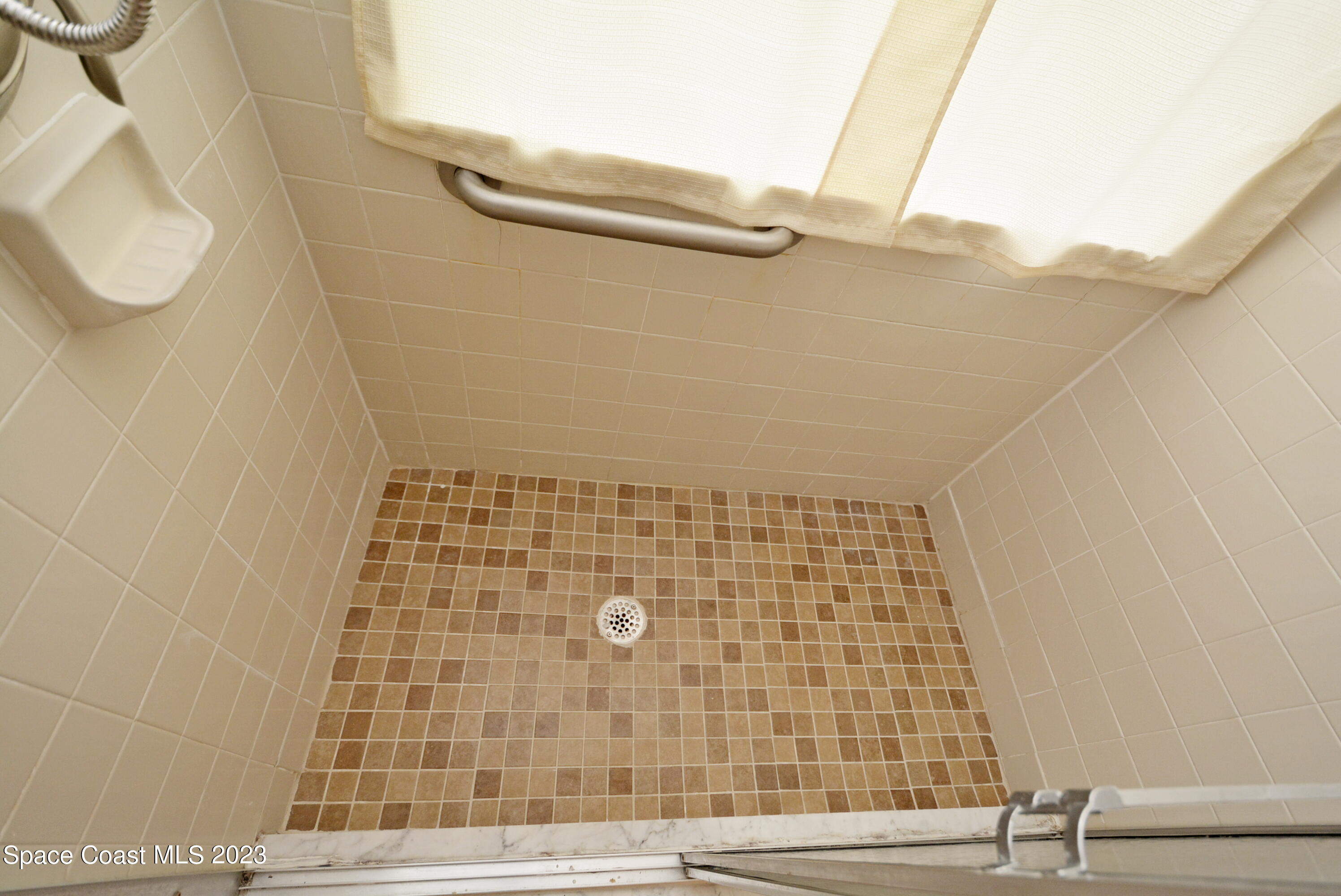 738 Green Valley Lane Melbourne, FL 32940 - Photo 25 of 40 a bathroom with a shower