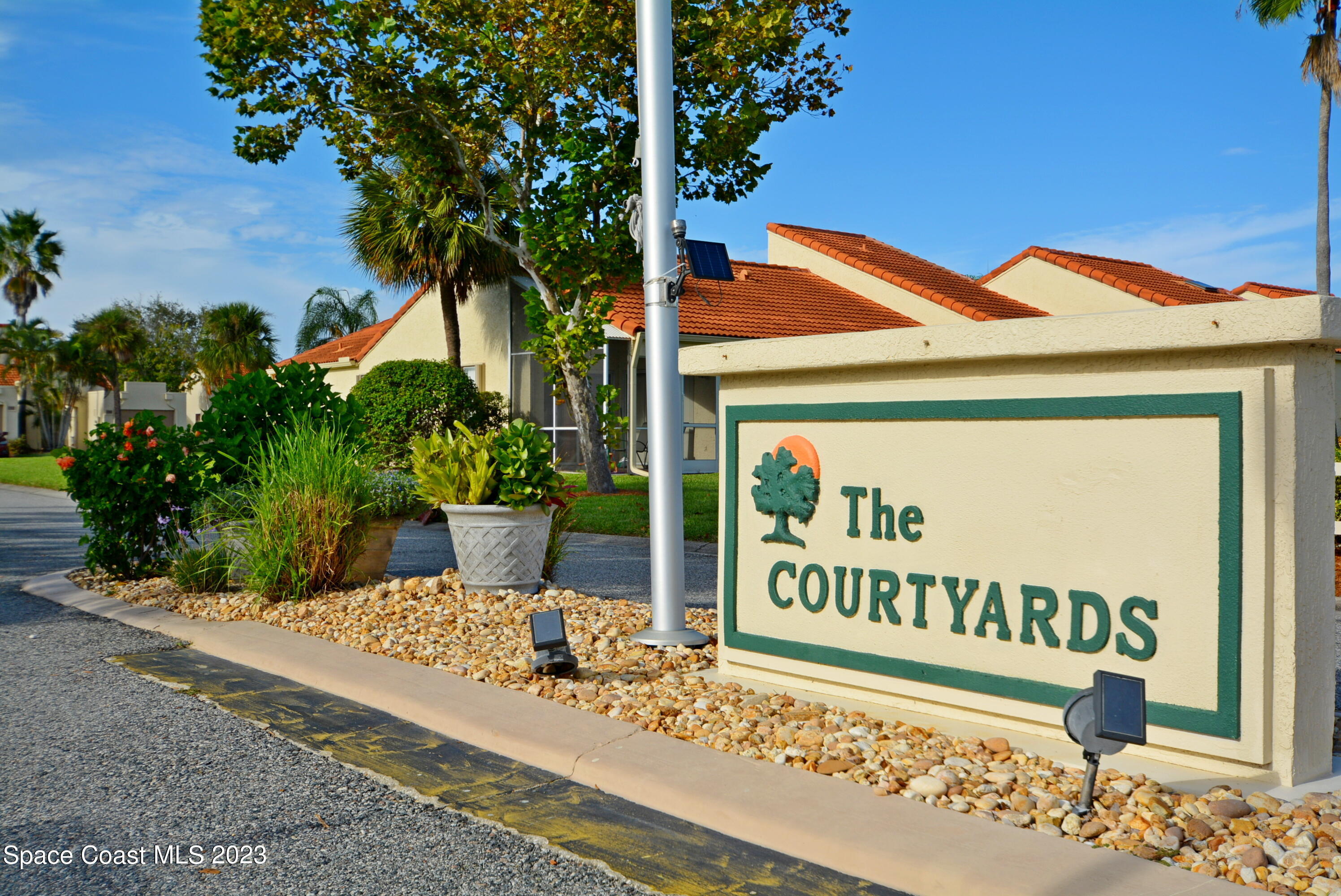 738 Green Valley Lane Melbourne, FL 32940 - Photo 5 of 40 a sign that is on the side of a building