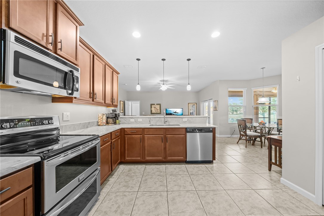 4370 9th Manor Southwest Vero Beach, FL 32968 - Photo 15 of 36