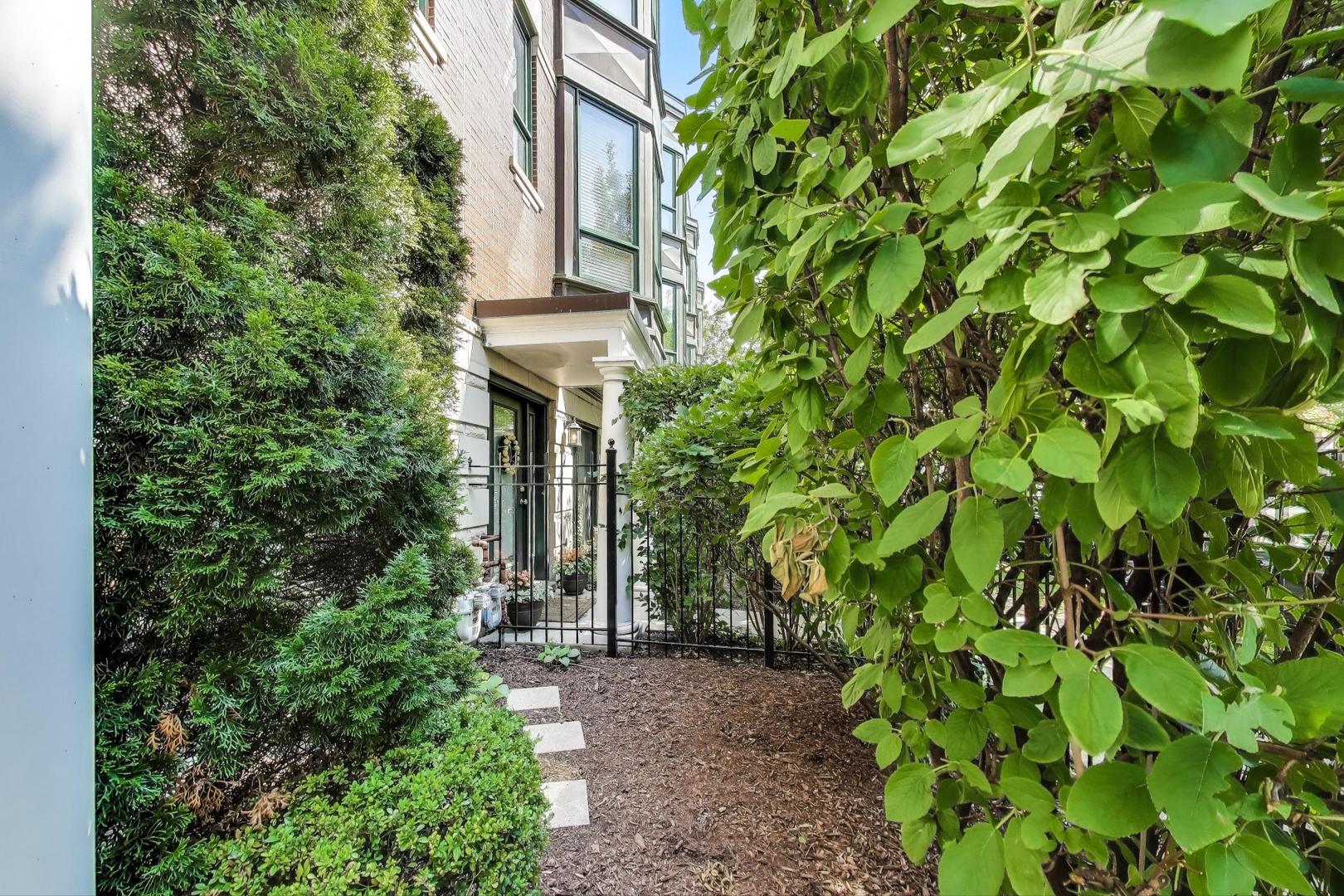 1219 North Sedgwick Street Chicago, IL 60610 - Photo 2 of 28