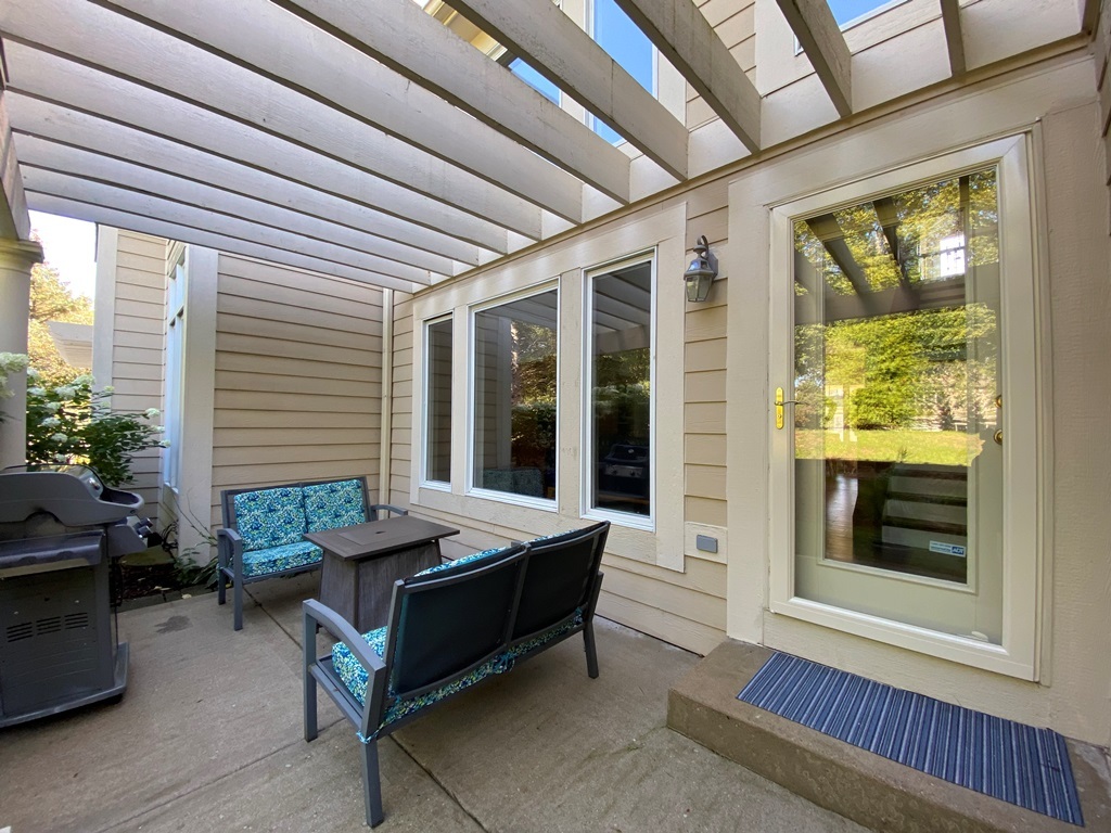 2428 Ridgewood Court Aurora, IL 60502 - Photo 29 of 39 a outdoor living space with furniture and a potted plant