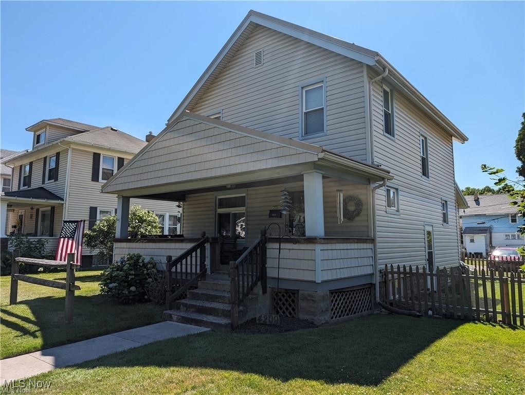 4209 State Road Ashtabula, OH 44004 - Photo 3 of 18 View of front facade featuring a front yard and covered porch