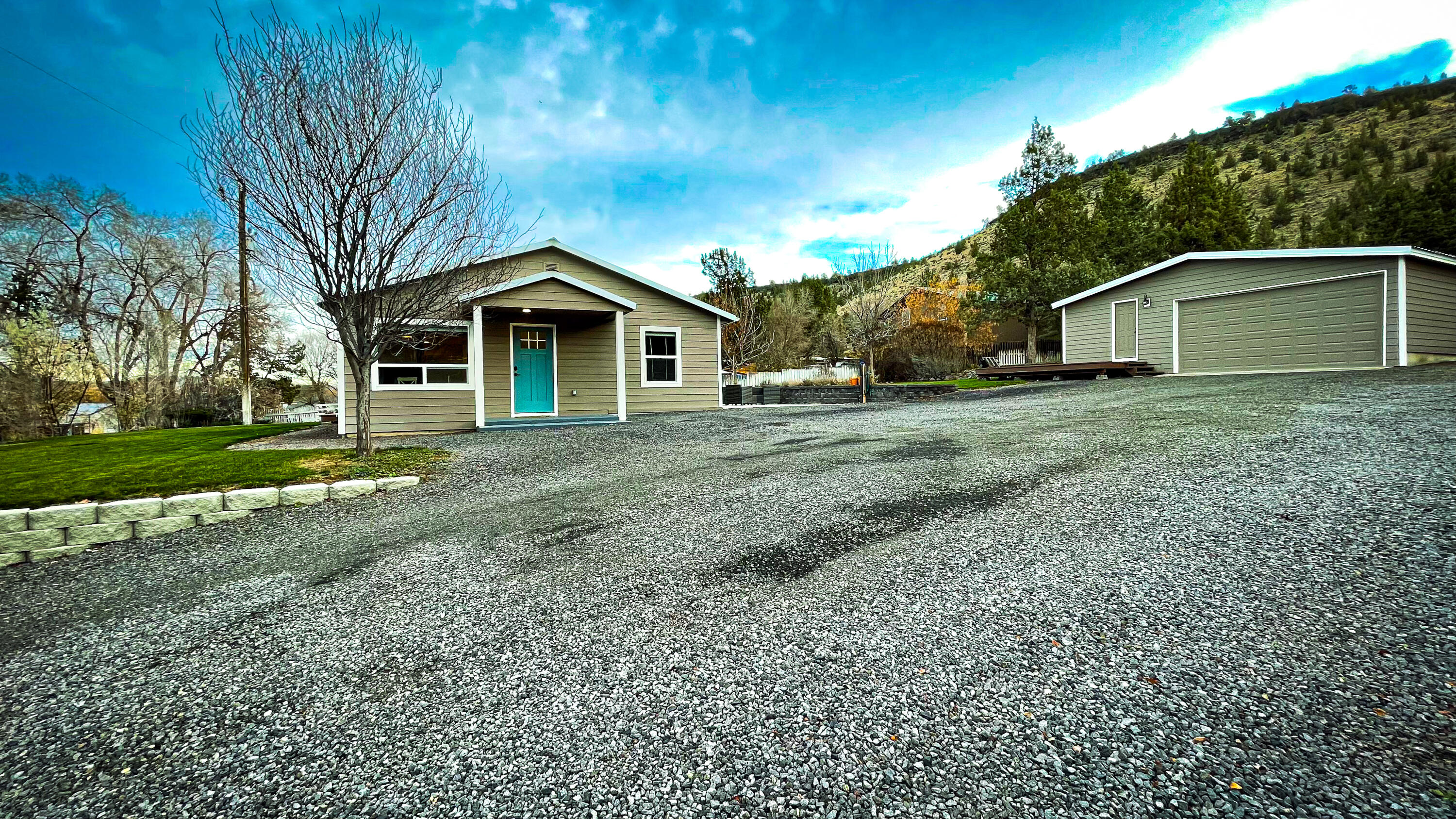 1098 Southwest Crestview Road Prineville, OR 97754 - Photo 19 of 26 House and Garage