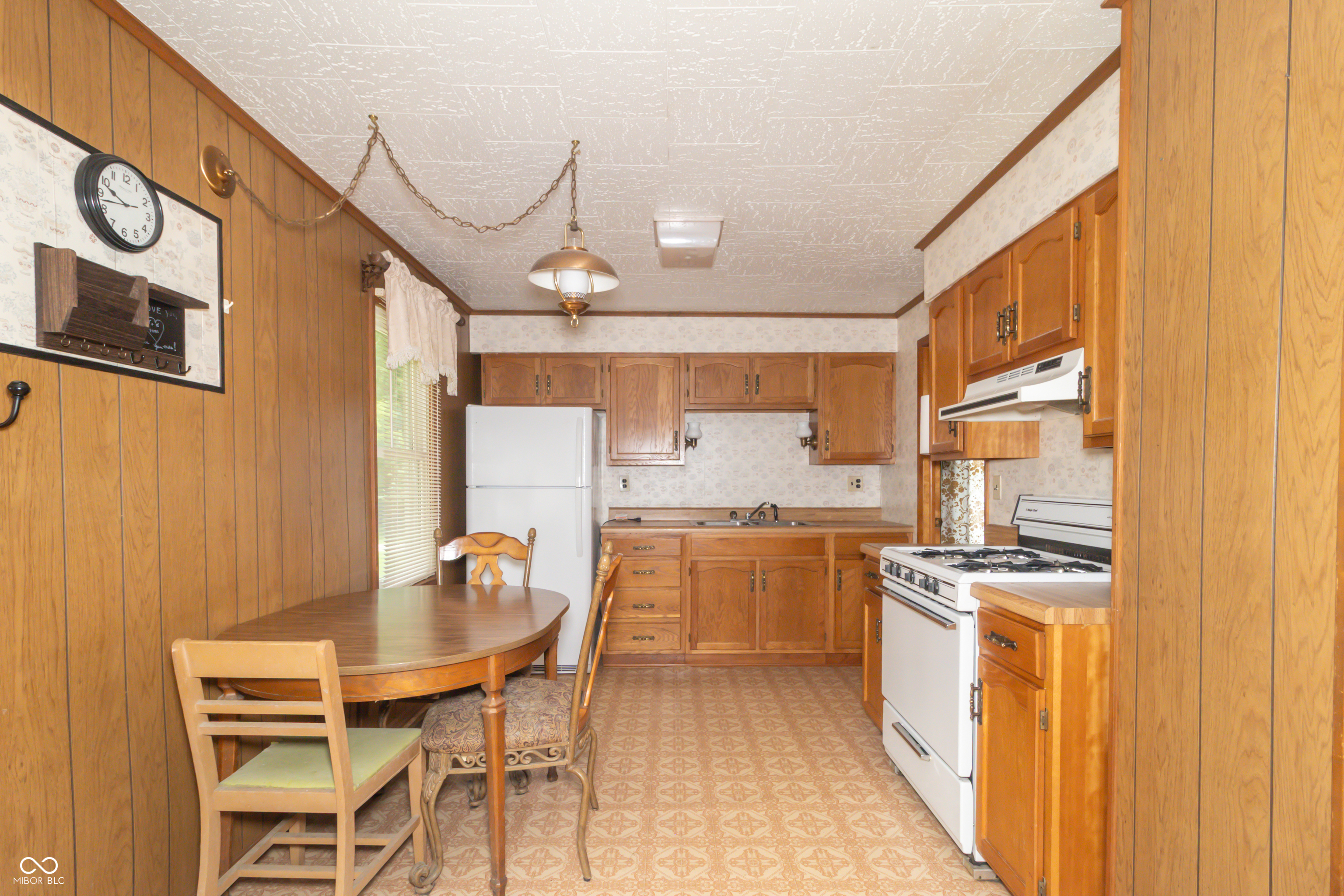 405 South Old Trails Road Indianapolis, IN 46219 - Photo 13 of 37 Gallery Image 13
