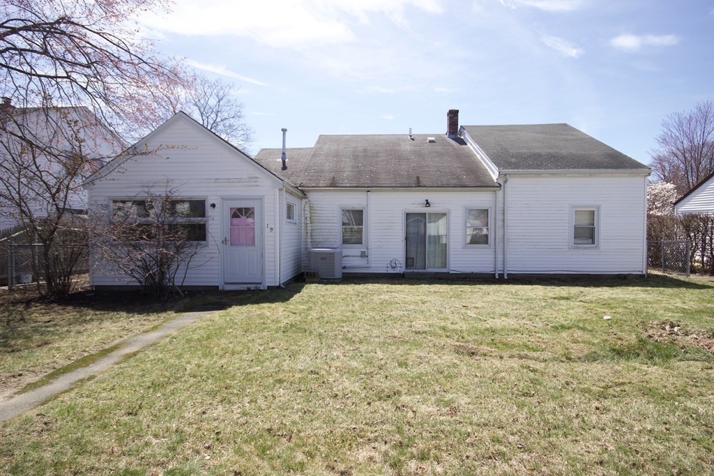 19 Kappius Path Newton, MA 02459 - Photo 3 of 10