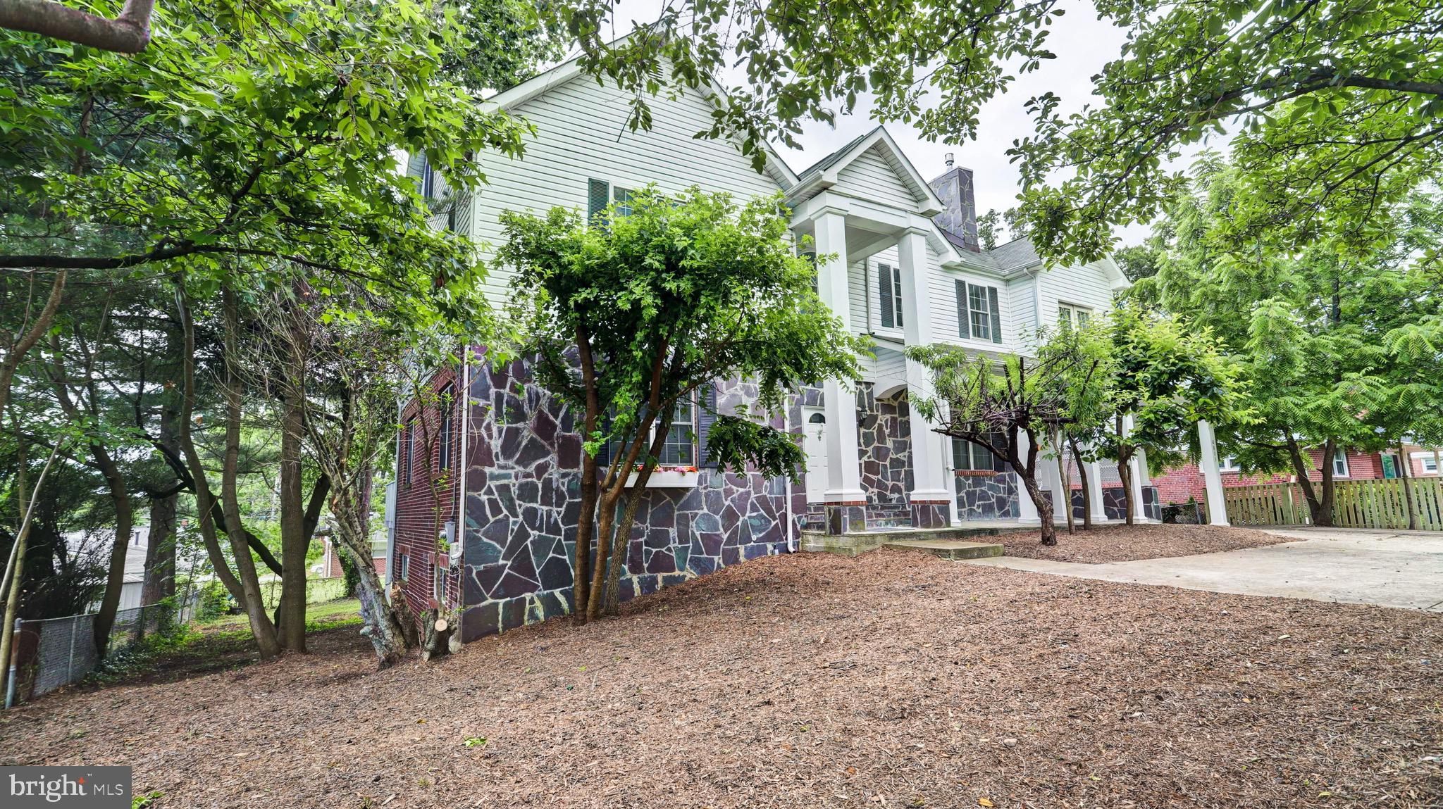 6803 Braddock Road Springfield, VA 22151 - Photo 3 of 57