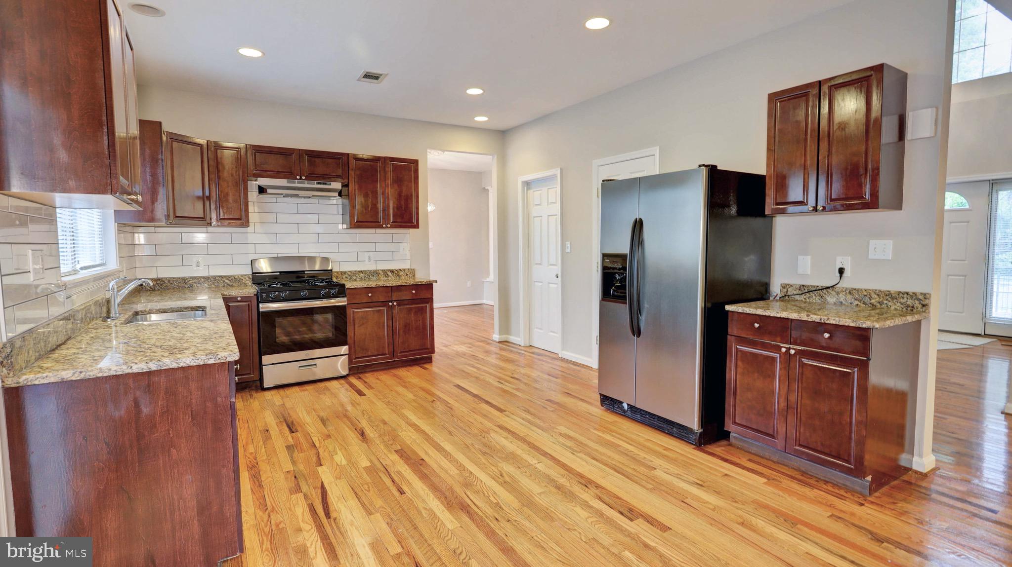 6803 Braddock Road Springfield, VA 22151 - Photo 21 of 57