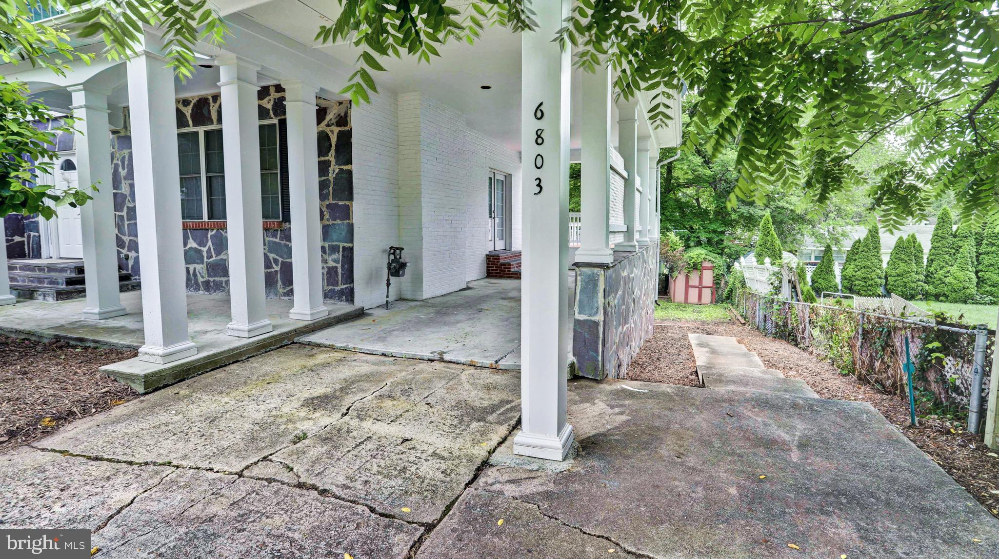 6803 Braddock Road Springfield, VA 22151 - Photo 4 of 57