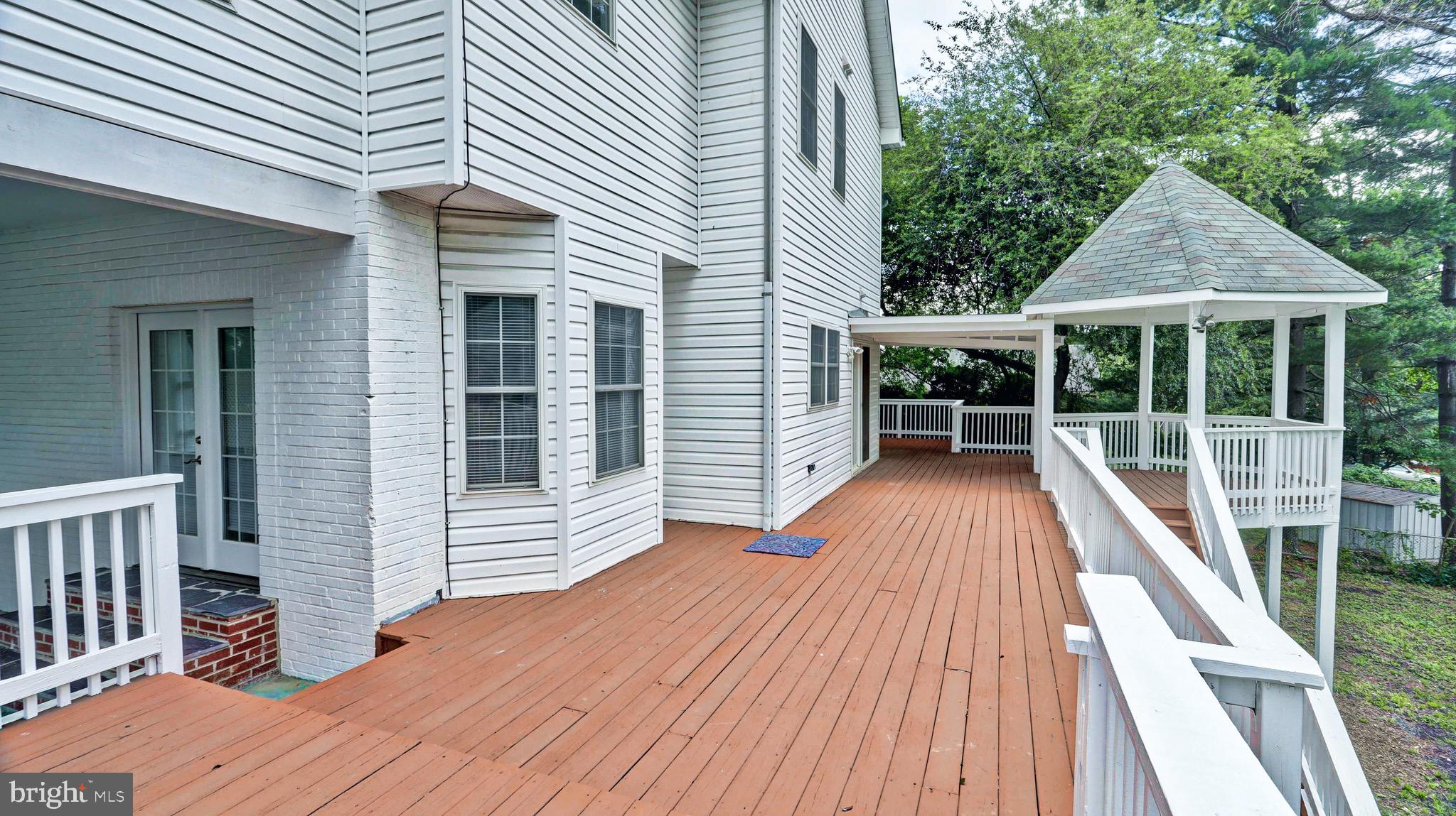 6803 Braddock Road Springfield, VA 22151 - Photo 7 of 57