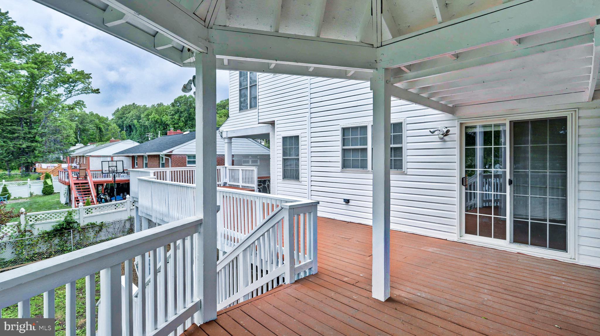 6803 Braddock Road Springfield, VA 22151 - Photo 9 of 57