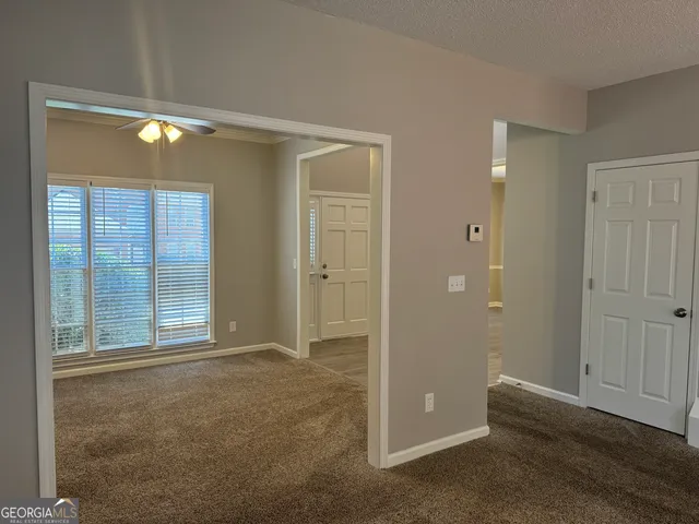a view of empty room with a ceiling fan