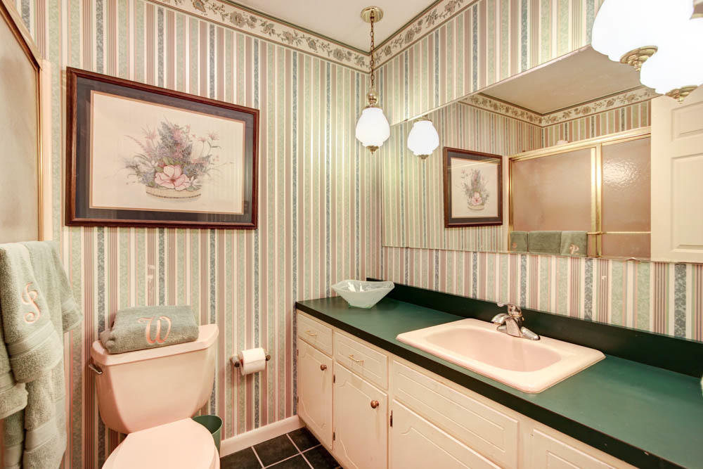 237 Chaho Road Knoxville, TN 37934 - Photo 12 of 22 Hall Bathroom