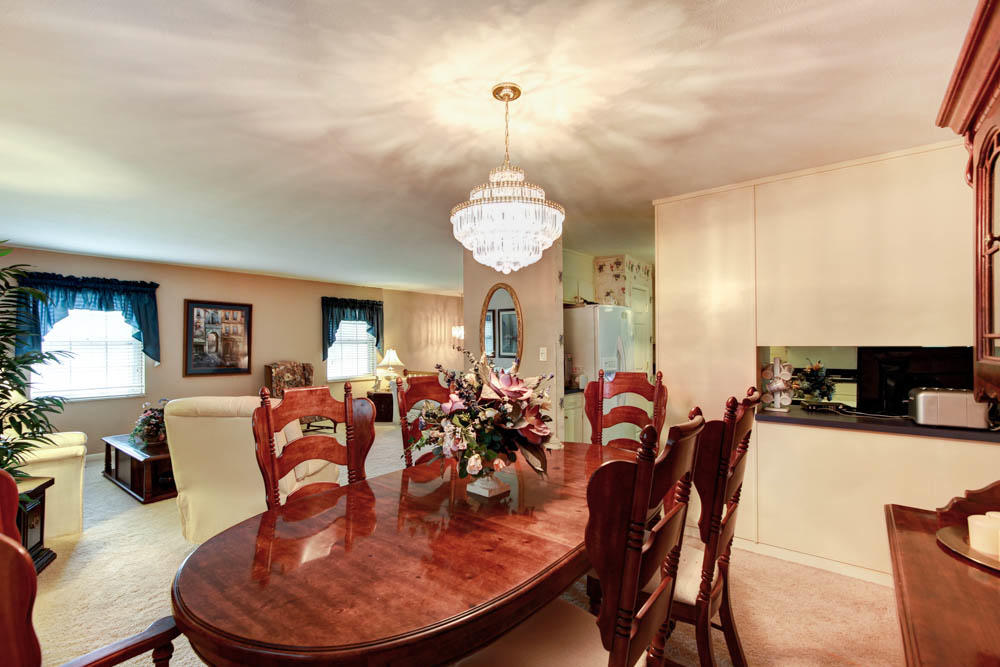 237 Chaho Road Knoxville, TN 37934 - Photo 5 of 22 Dinning Room with pass through
