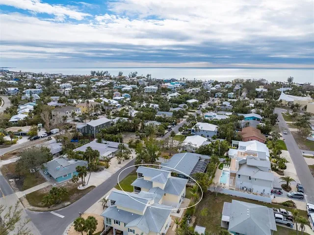 $1,200,000 | 220 82nd Street, Holmes Beach, FL 34217
